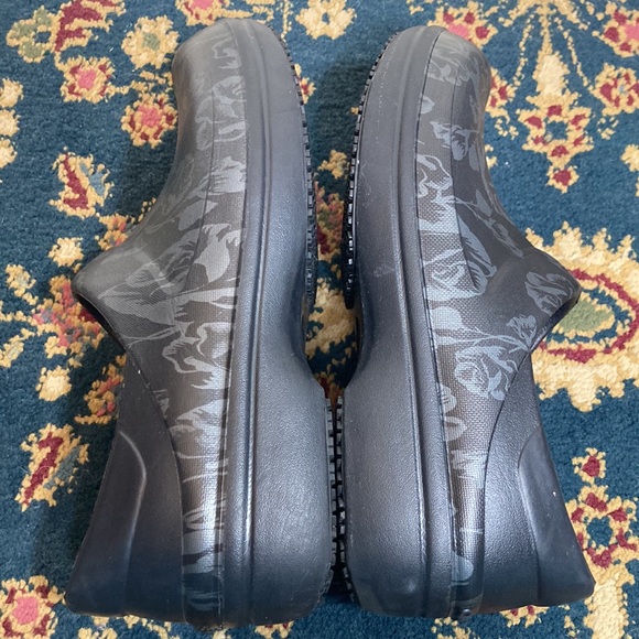 🍄 Crocs Neria Pro ll Graphic Clogs - Picture 8 of 10